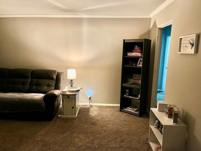 Building Photo - Spacious 3-bedroom, 2.5-bathroom house in ...