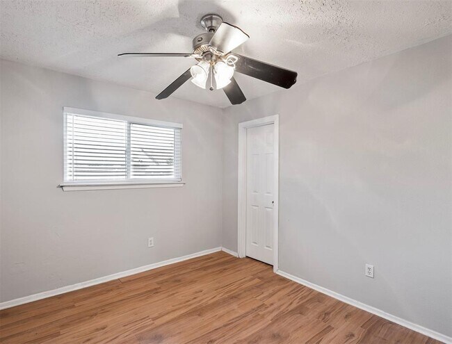 Building Photo - 17135 Quail Park Dr