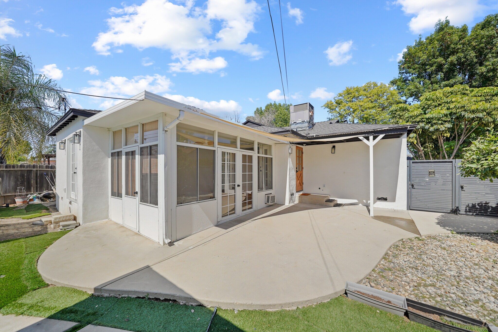 Building Photo - 6501 Hesperia Ave