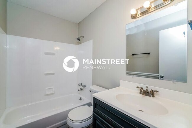 Building Photo - 3 Bedroom Pet-Friendly Home in Louisville, KY with Main Street Renewal