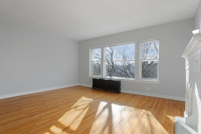 Building Photo - 1724 W JUNEWAY Ter