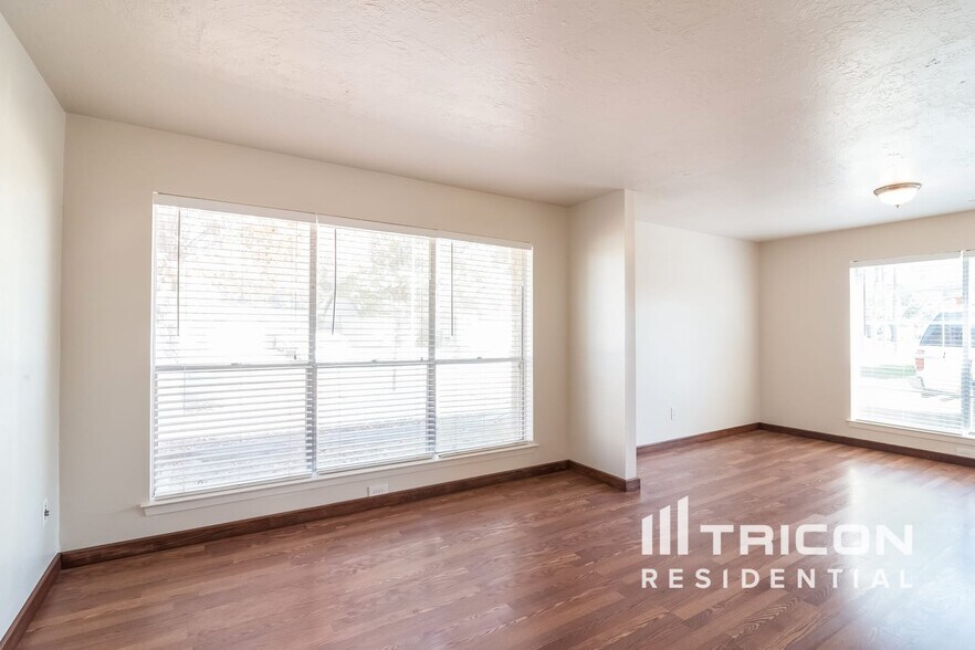 Building Photo - 16923 Summer Dawn Pl