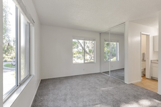 Building Photo - 955 Shorepoint Ct