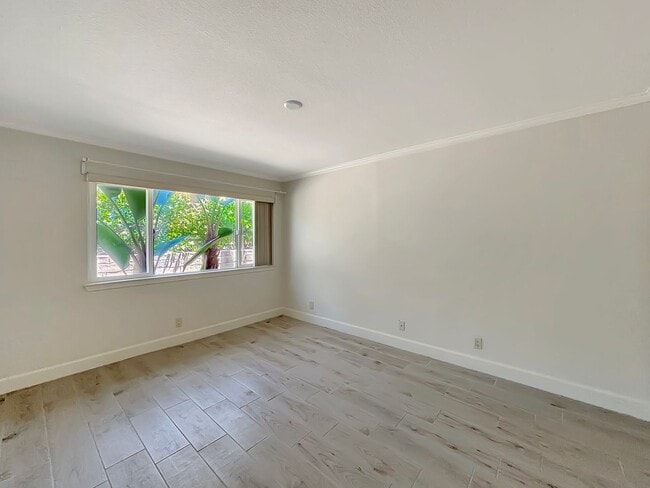 Building Photo - SD: Bright 2BD/2BA Ground-Floor Condo in La Jolla with Covered Patio, Pool & Reserved Parking