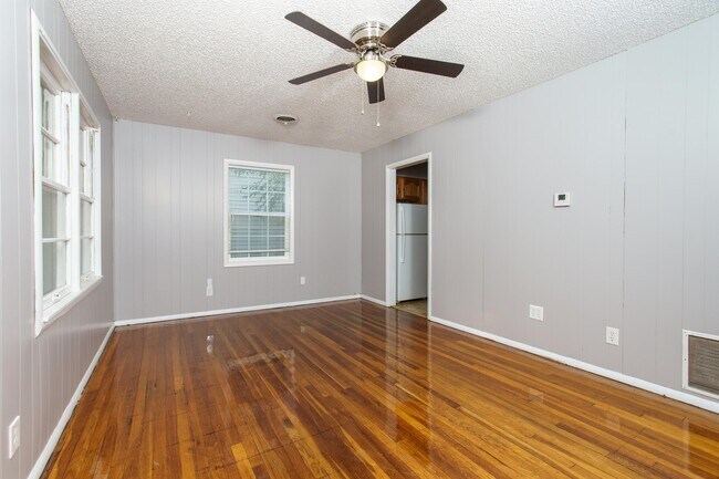 Building Photo - 1312 S Fern St