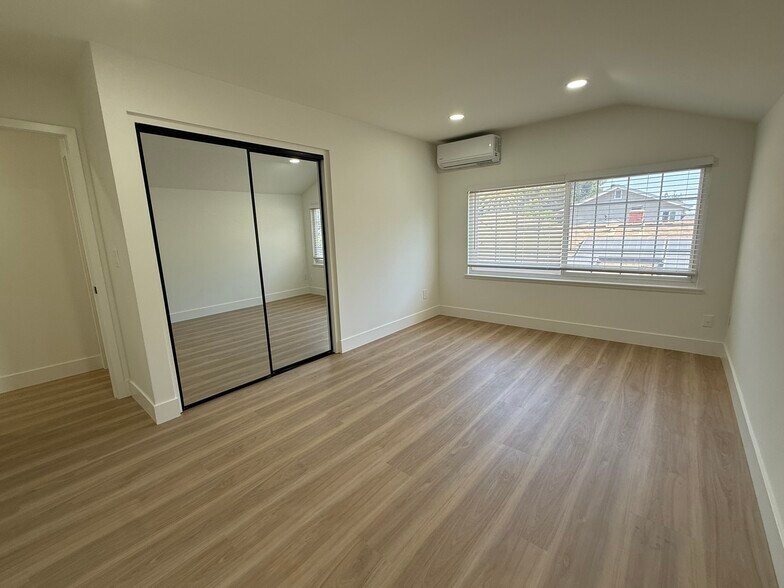 Building Photo - 14962 Rolling Ridge Dr