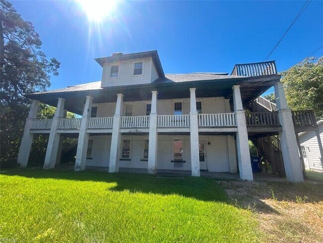 Primary Photo - 614 Dune St