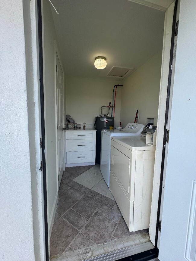 Building Photo - 4602 Gulfstream Dr