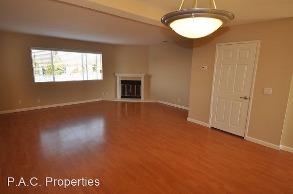 Building Photo - 2 br, 1.5 bath Apartment - 5340 Whitsett A...