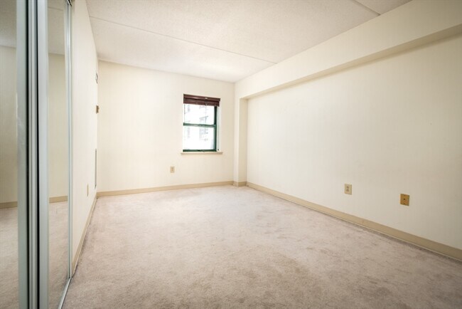 Building Photo - 108 Peterborough St