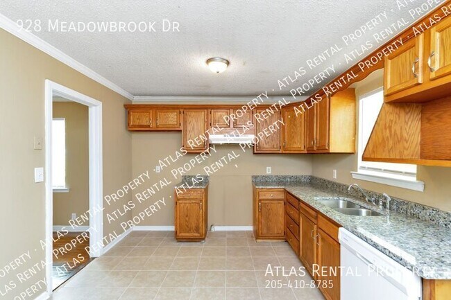 Building Photo - 928 Meadowbrook Dr