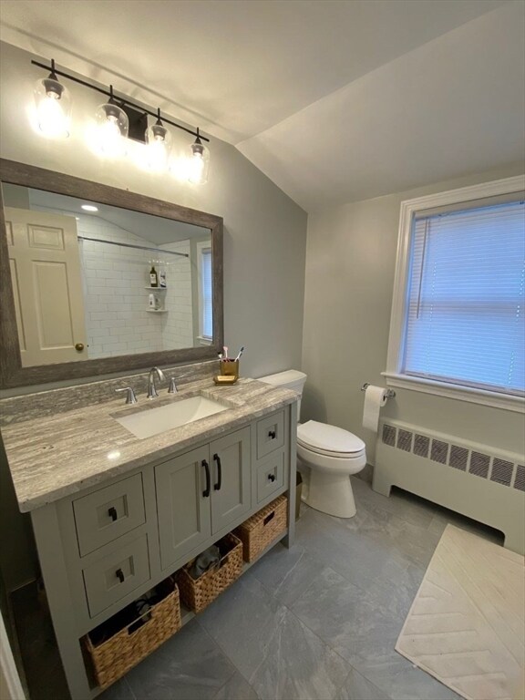 Building Photo - 34 Hazelton Ave