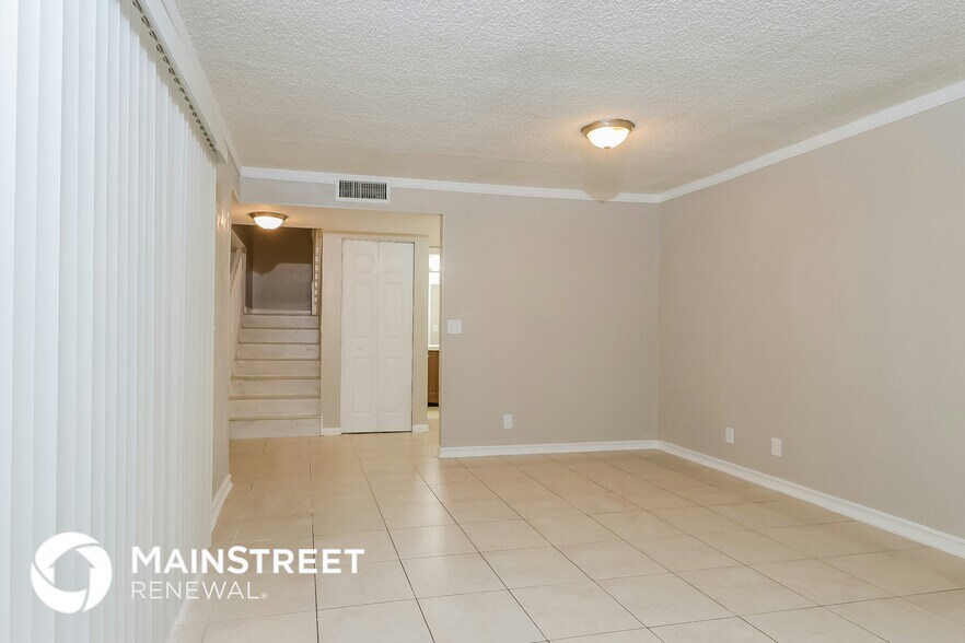 Building Photo - 4011 Palm Bay Cir