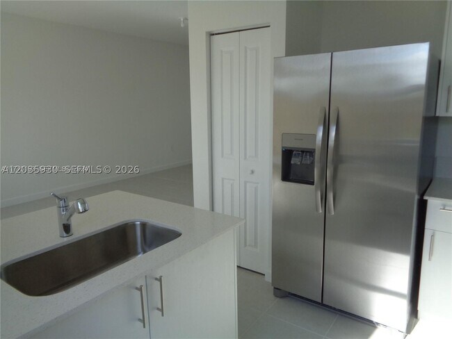 Building Photo - 2514 SE 29th Dr
