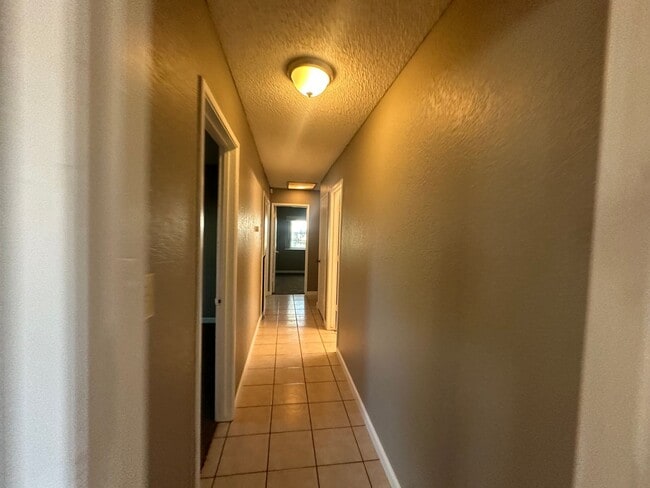 Building Photo - 1175 E Edison St