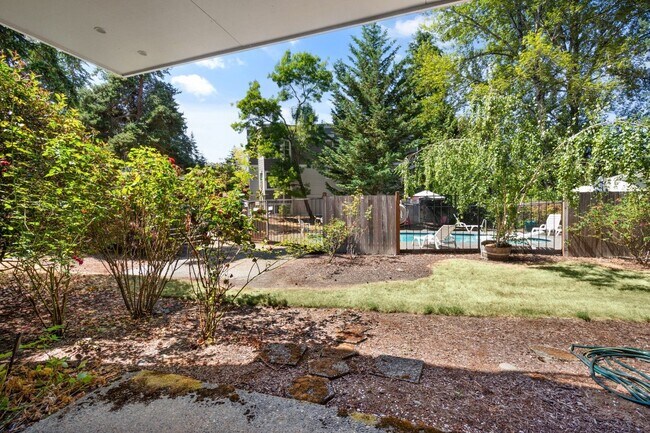 Building Photo - 4202 Factoria Blvd SE