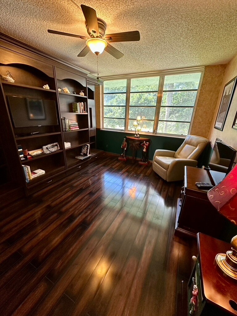 Bedroom 2 with Murphy Bed - 933 Cypress Grove Dr