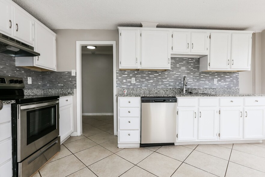 Building Photo - 318 W 50th St