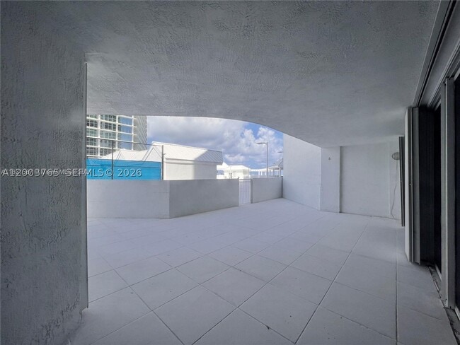 Building Photo - 16711 Collins Ave