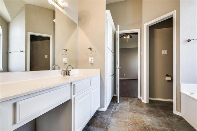 Building Photo - 1214 Sandhurst Ct