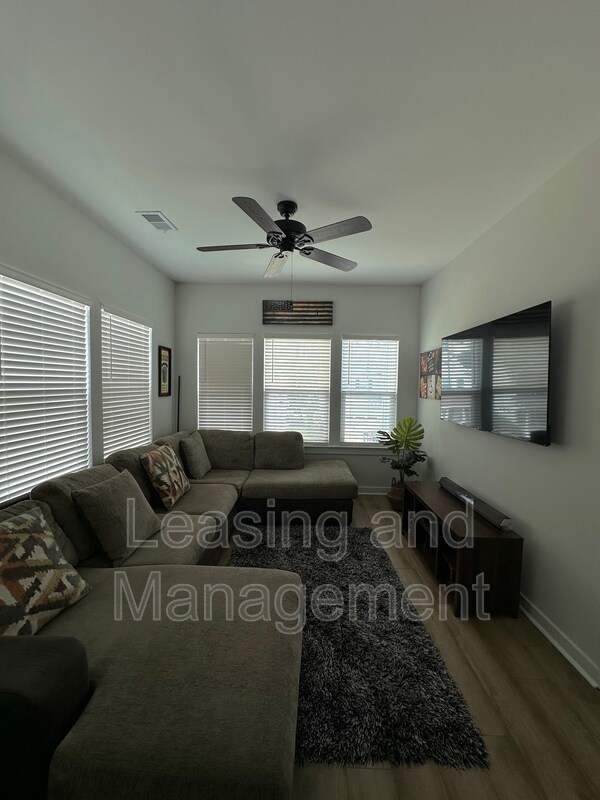 Building Photo - 125 Trumpet Vine Dr