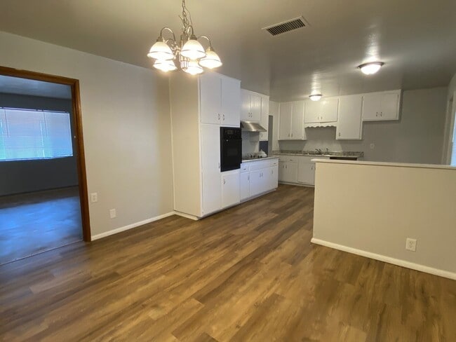 Building Photo - Tempe Duplex 3 Bed - 1.75 Bath