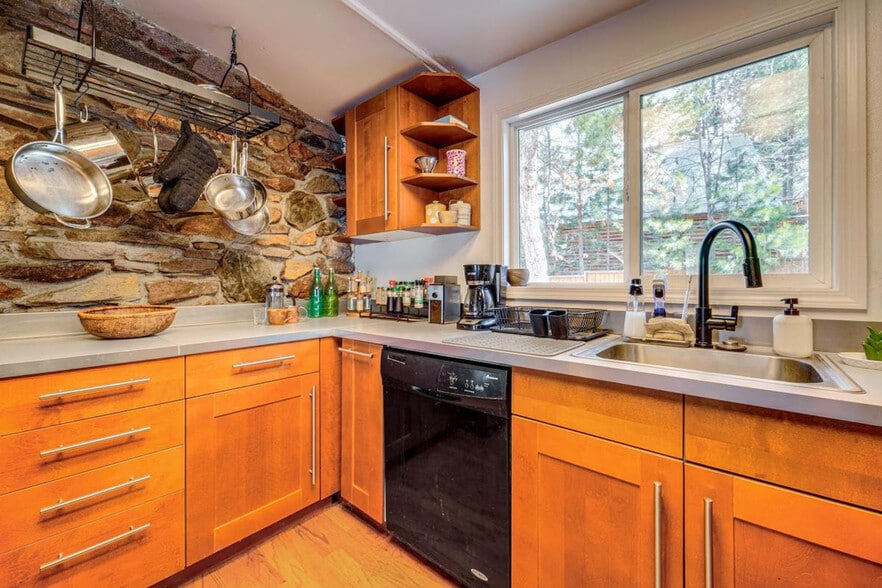 Building Photo - 627 Bear Valley Rd