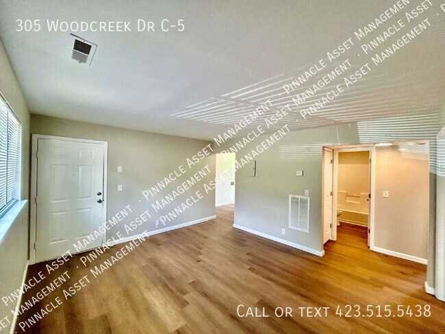 Building Photo - 305 Woodcreek Rd