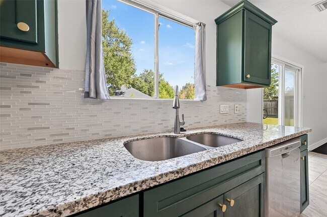 Building Photo - 7115 Renfro Dr