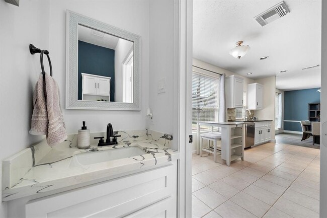 Building Photo - 3607 Chesapeake Ct