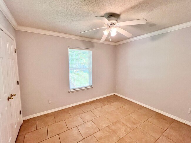 Building Photo - Charming Home - Newly Renovated