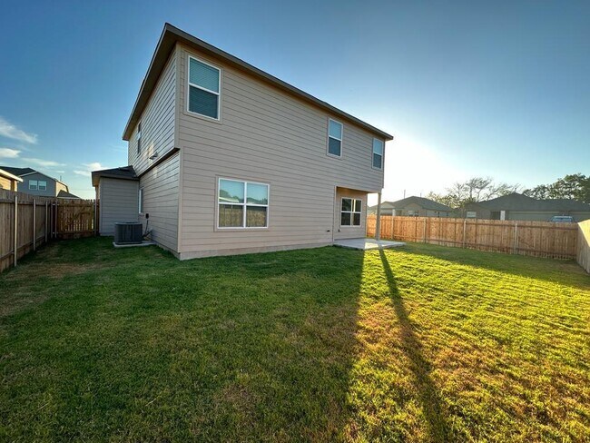Building Photo - 220 Otter Rd