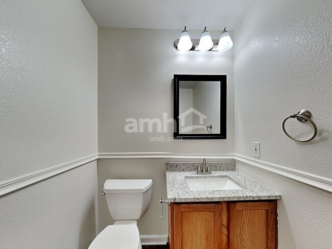 Building Photo - 6594 Abbeywood Dr