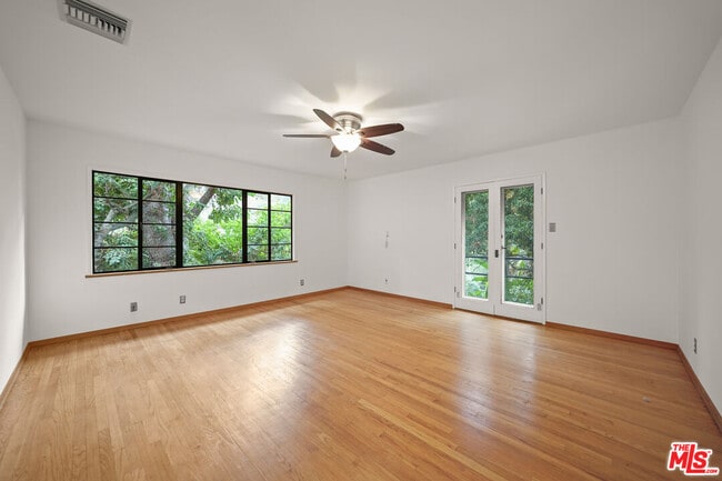 Building Photo - 1581 Clear View Dr