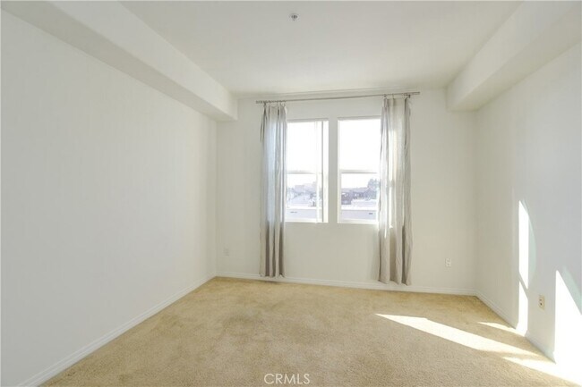 Building Photo - 11925 Kling St