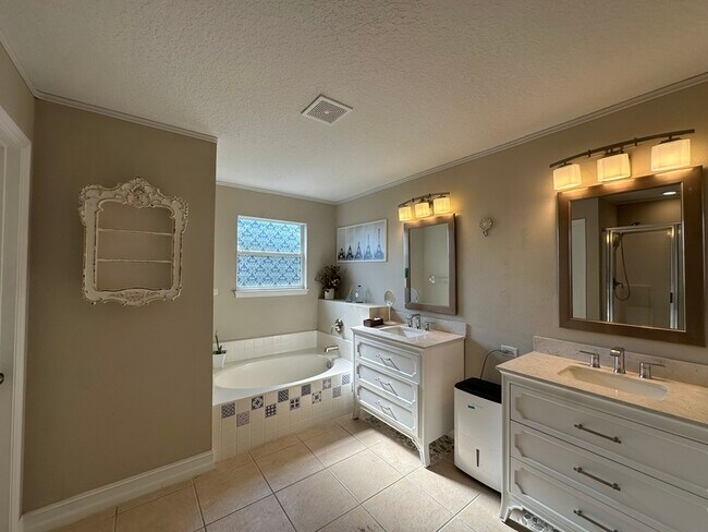 Building Photo - 6979 Bluestem Rd