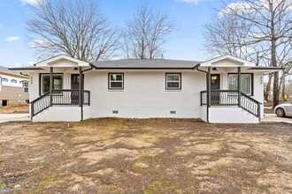 Building Photo - 904 Richardson St