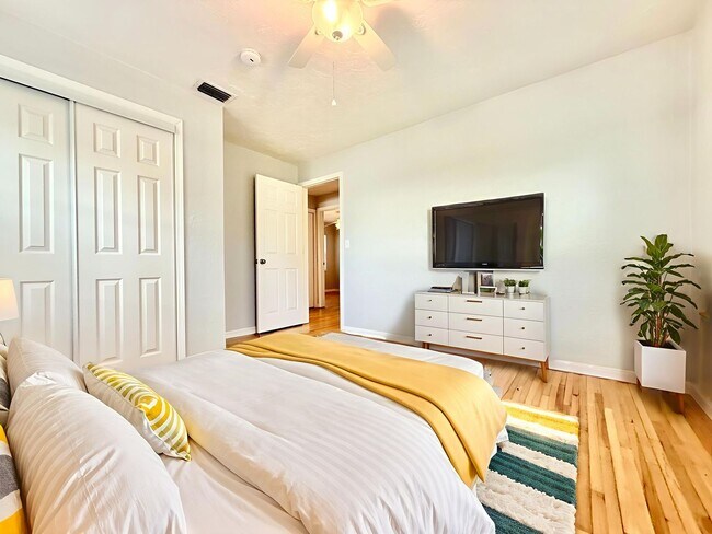 Building Photo - Your DeLand Escape: 4 Bedrooms + Pool at G...