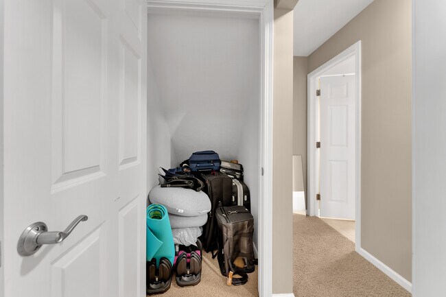 Building Photo - 6690 Green Valley Ct SE