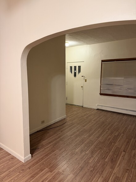 Building Photo - 1524 Meylert Ave