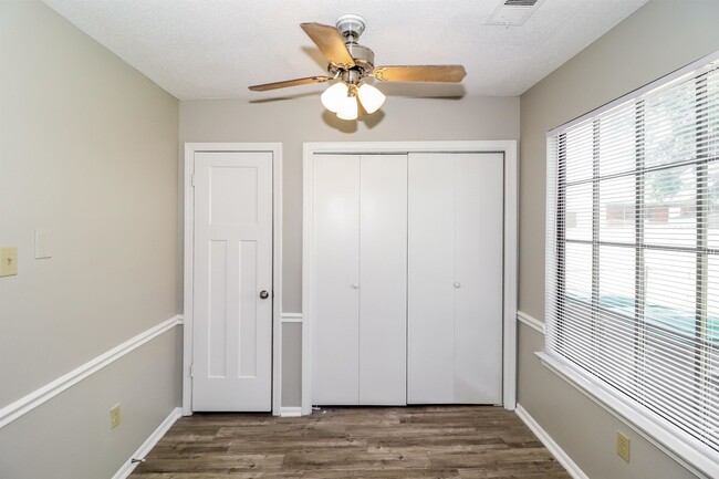 Building Photo - 3917 Kerwin Dr