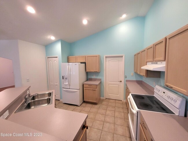 Building Photo - 1573 Laramie Cir