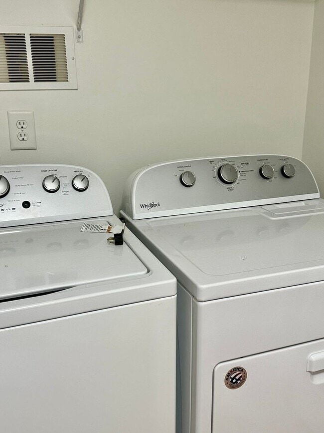 Building Photo - Ballantyne 2-bedroom Townhome ready now!