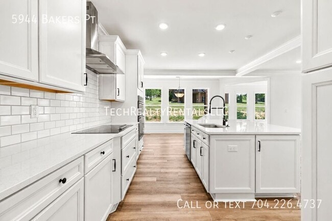 Building Photo - 5944 Bakers Point