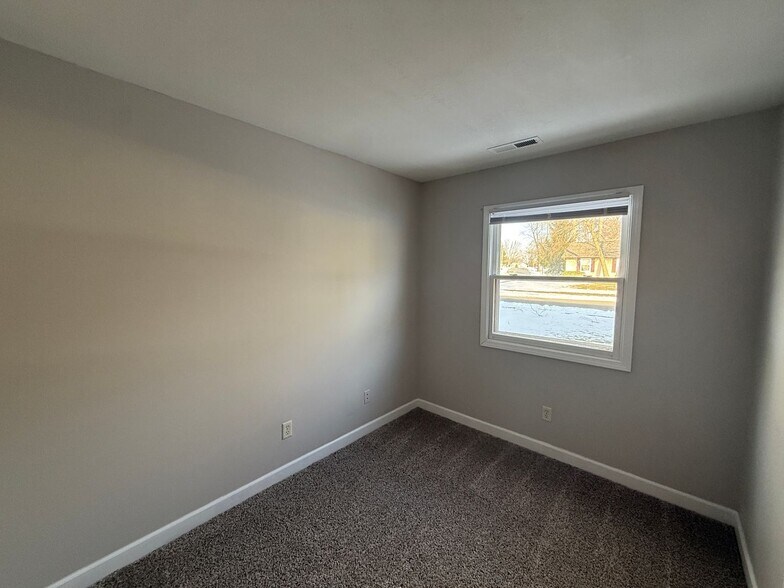 Building Photo - 6915 Salge Dr