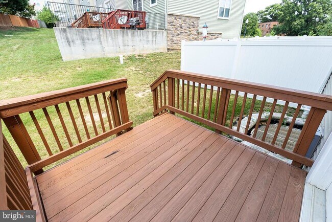 Building Photo - 427 Woodcrest Dr SE