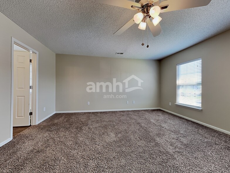 Building Photo - 105 Walton Pl