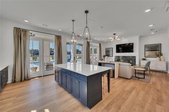 Building Photo - 10 American Ave