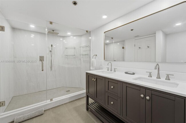 Building Photo - 1717 N Bayshore Dr