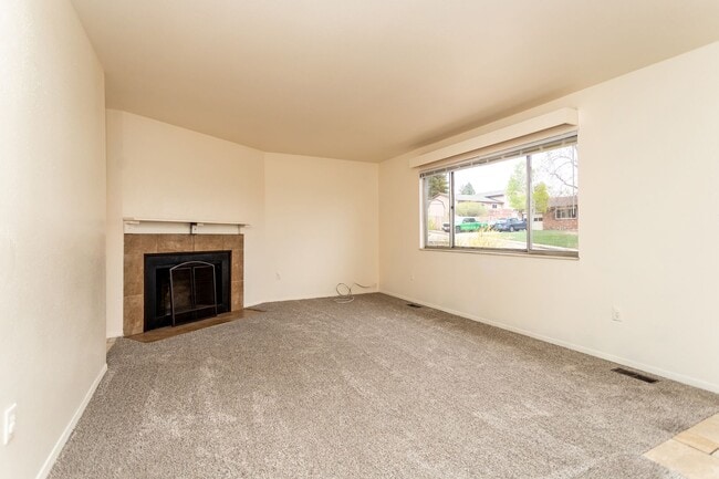 Building Photo - Stunning Ranch Style Home in East Colorado Springs!